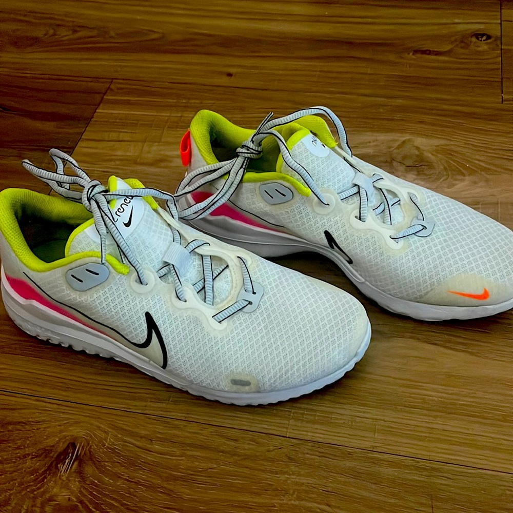 Nike RENEW size 8